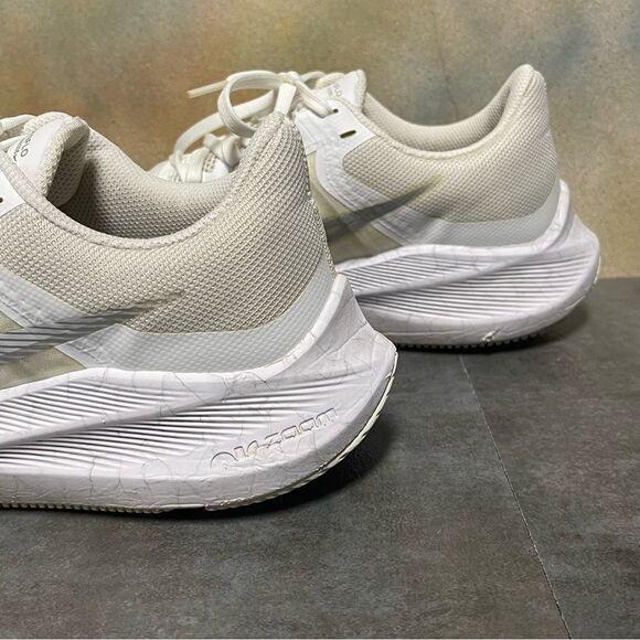 Nike Zoom Winflo 8 CW3421-104 Women's White Metallic Silver Running Shoes Size 8 - Picture 10 of 16